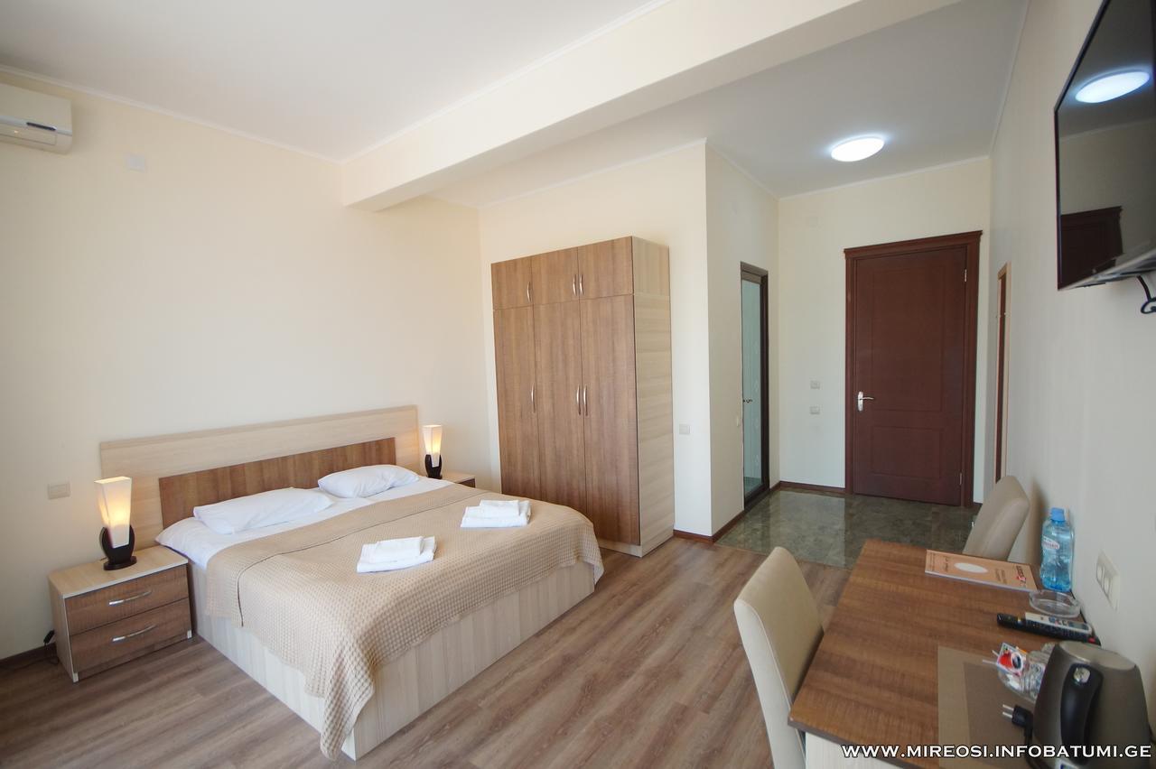 Hotel Mireosi Batumi Exterior photo